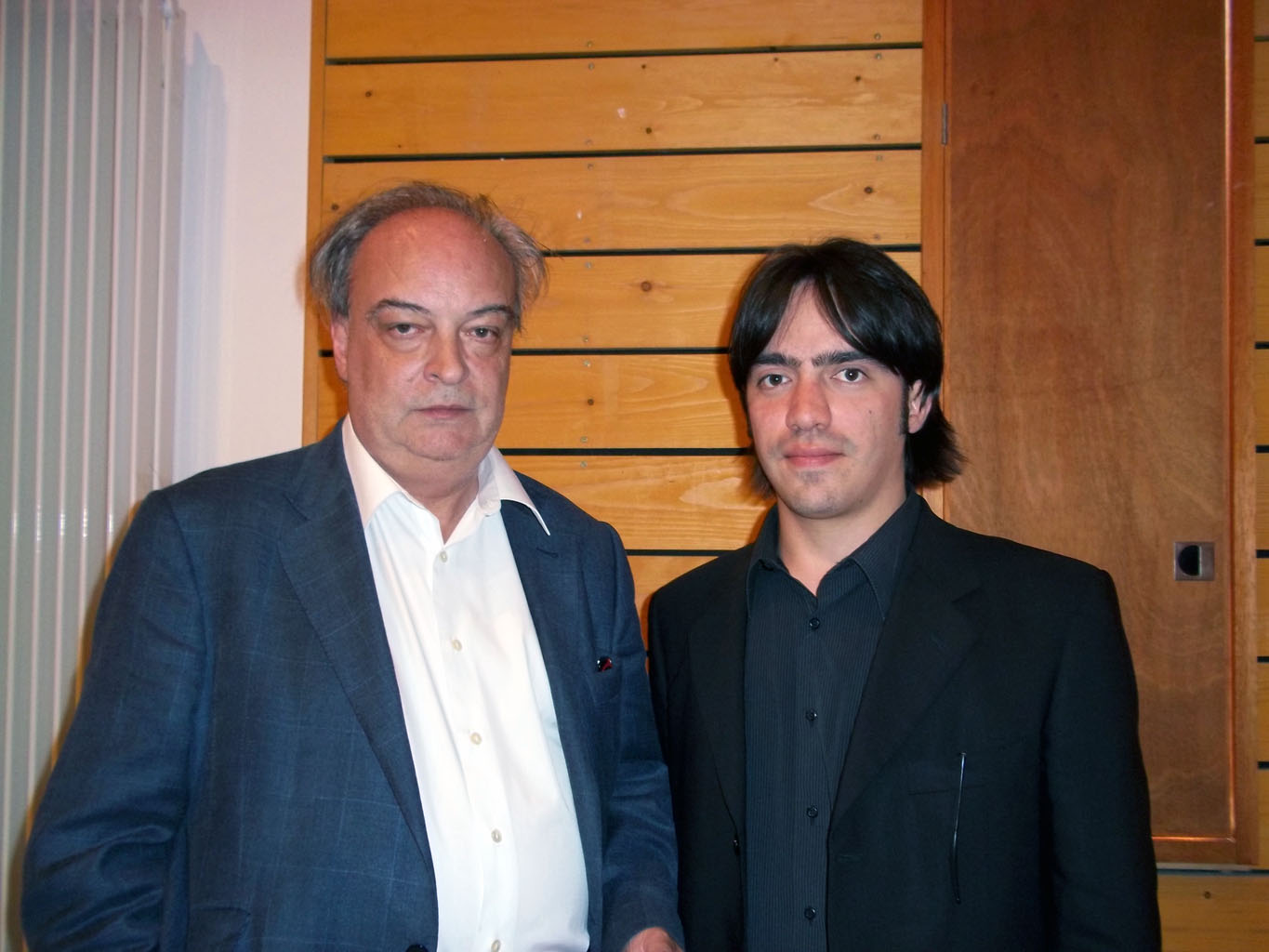 Enrique Vila-Matas y Alejandro García Abreu en la Université de Perpignan Via Domitia en Francia, fotografiados por Laura, 2012