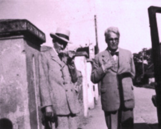 A A rare photograph of W.B. Yeats & brother Jack B. Yeats