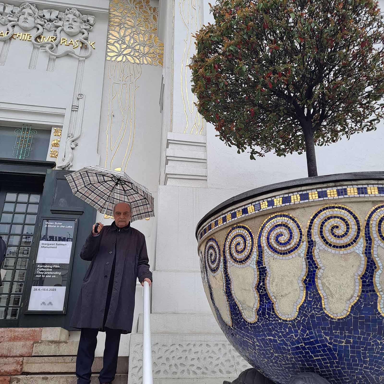 Bailando bajo la lluvia en Viena Secession Bailando bajo la lluvia en Viena Secession