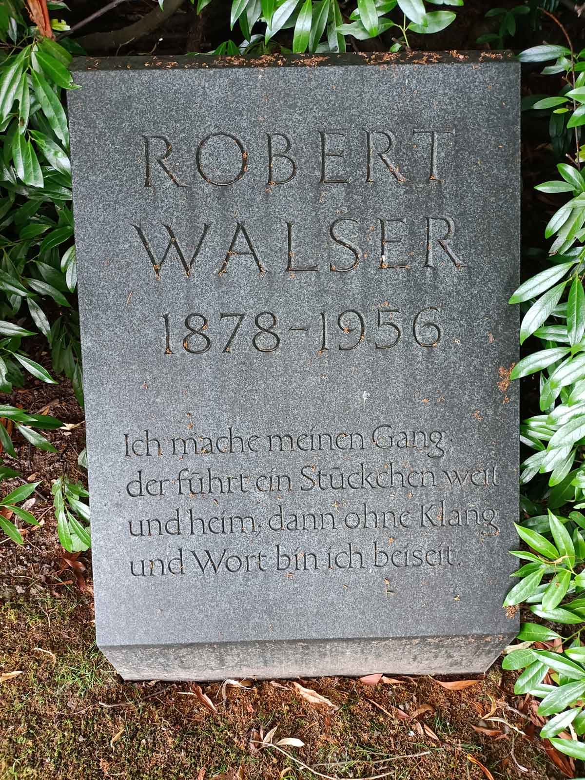 Tumba de Walser cambiada de lugar en Herisau Tumba de Walser cambiada de lugar en Herisau