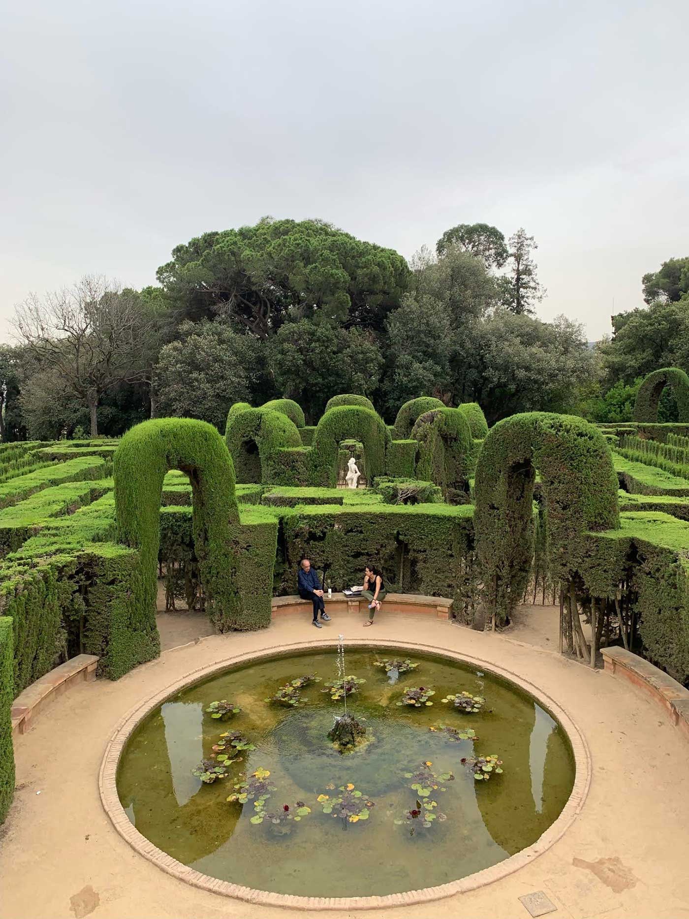 Visita al Laberinto de Horta (para un biopic de Montevideo) Visita al Laberinto de Horta (para un biopic de Montevideo)
