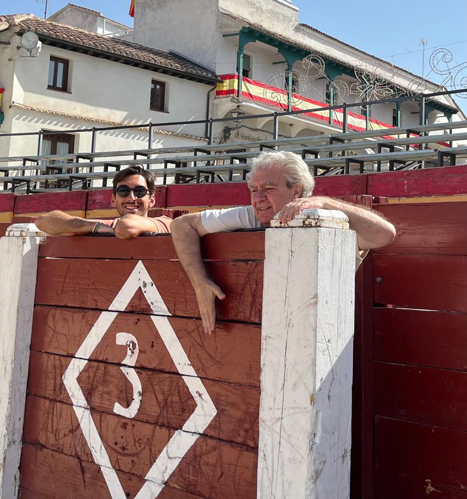 César Antonio Molina, burladero en Chinchón César Antonio Molina, burladero en Chinchón