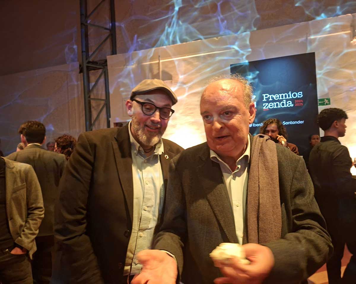 Vila-Matas y Miguel Ángel Hernández Vila-Matas y Miguel Ángel Hernández